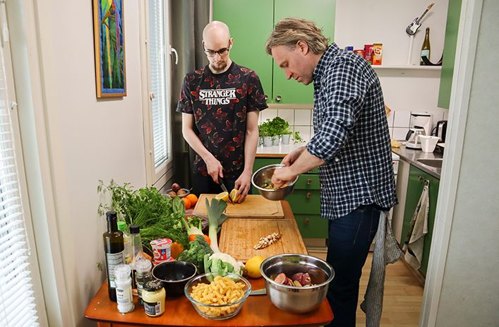 Katso Video Gordon Ramsay Saunoo Suomessa Lihapullien Kanssa Katso